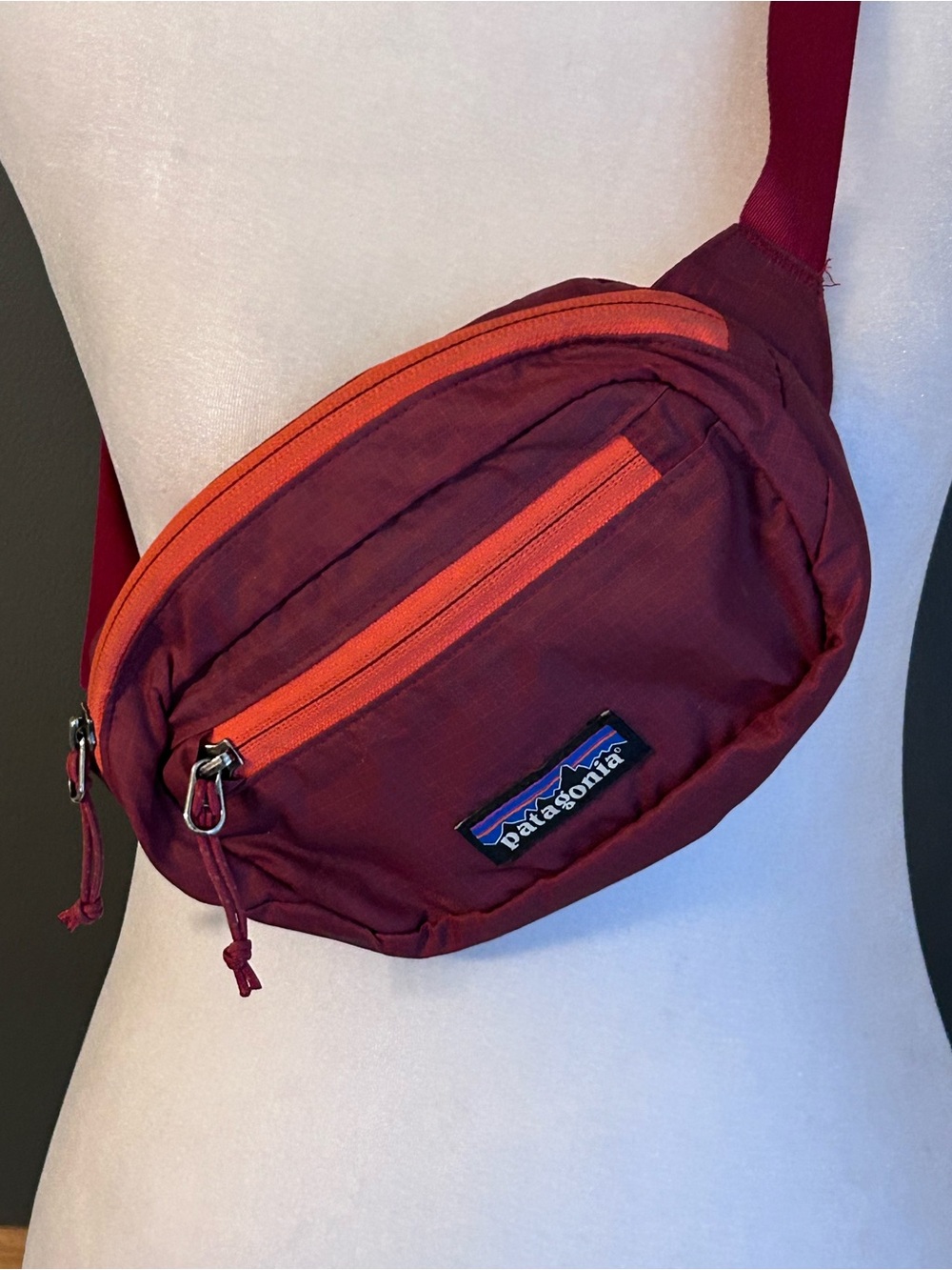 Patagonia Ultralight Black Hole Mini Hip Pack Red Orange Crossbody - Picture 2 of 8